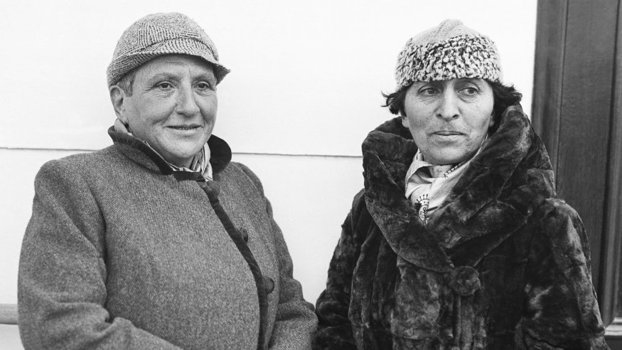
<span>Gertrude Stein y Alice B. Toklas: Amor, poesía y brownies de marihuana</span>
