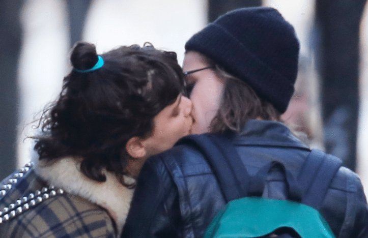 <span>Kristen Stewart besa a su nueva novia en público</span>
