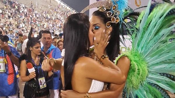 <span>Reina del Carnaval de Brasil y su prometida, insultadas por ser lesbianas.</span>
