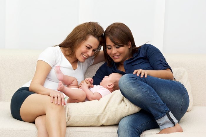 
<span>3 razones por las que cada vez más lesbianas se embarazan a través del método ROPA</span>
