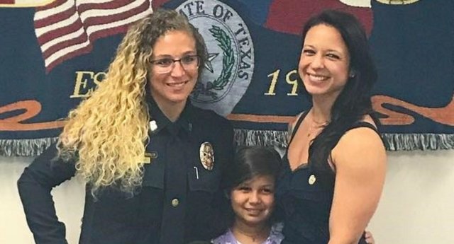 <span>Conoce a la policía lesbiana premiada por su valor tras el paso del huracán Harvy</span>
