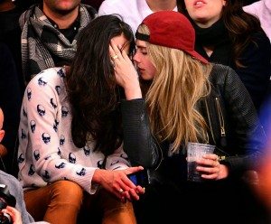 michelle-rodriguez-cara-delevingne-6-1024x849