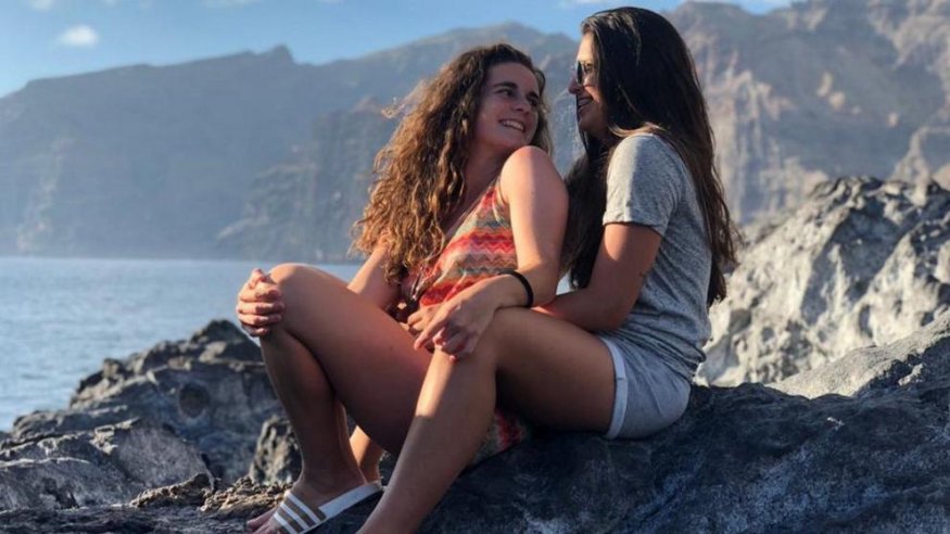 <span>Dos futbolistas lesbianas de Primera División reciben cientos de insultos por hacer pública su relación</span>
