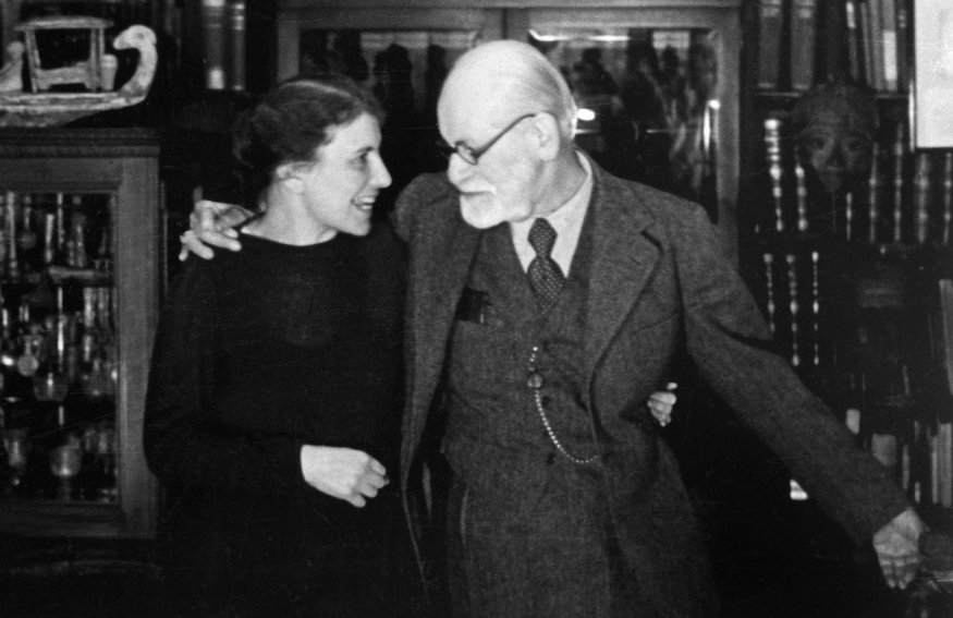 
<span>Anna Freud, la hija lesbiana de Sigmund Freud</span>
