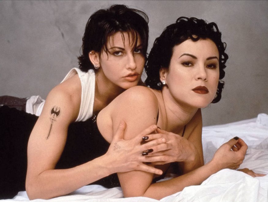 
<span>Gina Gershon revela la lesbofobia que sufrió al protagonizar Lazos ardientes</span>
