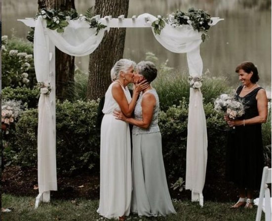 <span>La boda de dos lesbianas mayores que se hace viral</span>
