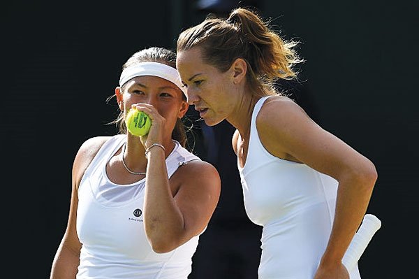 <span>Pareja en el tenis y en la vida: Ellas son Tara Moore y Conny Perrin</span>
