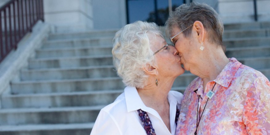 <span>Una pareja de lesbianas se hace pasar por hermanas durante 30 años</span>

