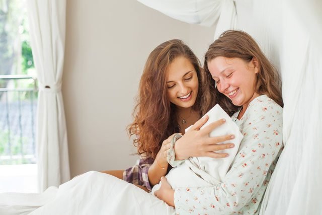 <span>Madres lesbianas, una hermosa historia de lactancia compartida</span>
