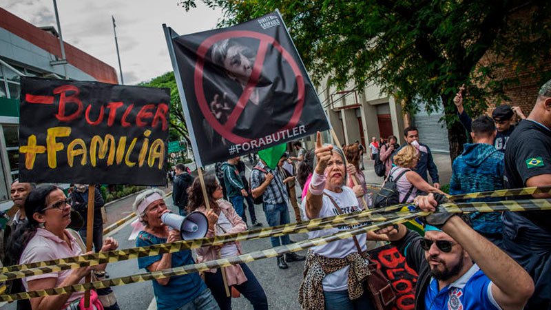 <span>Miles de personas se manifiestan en Brasil a favor y en contra de la filósofa lesbiana Judith Butler</span>
